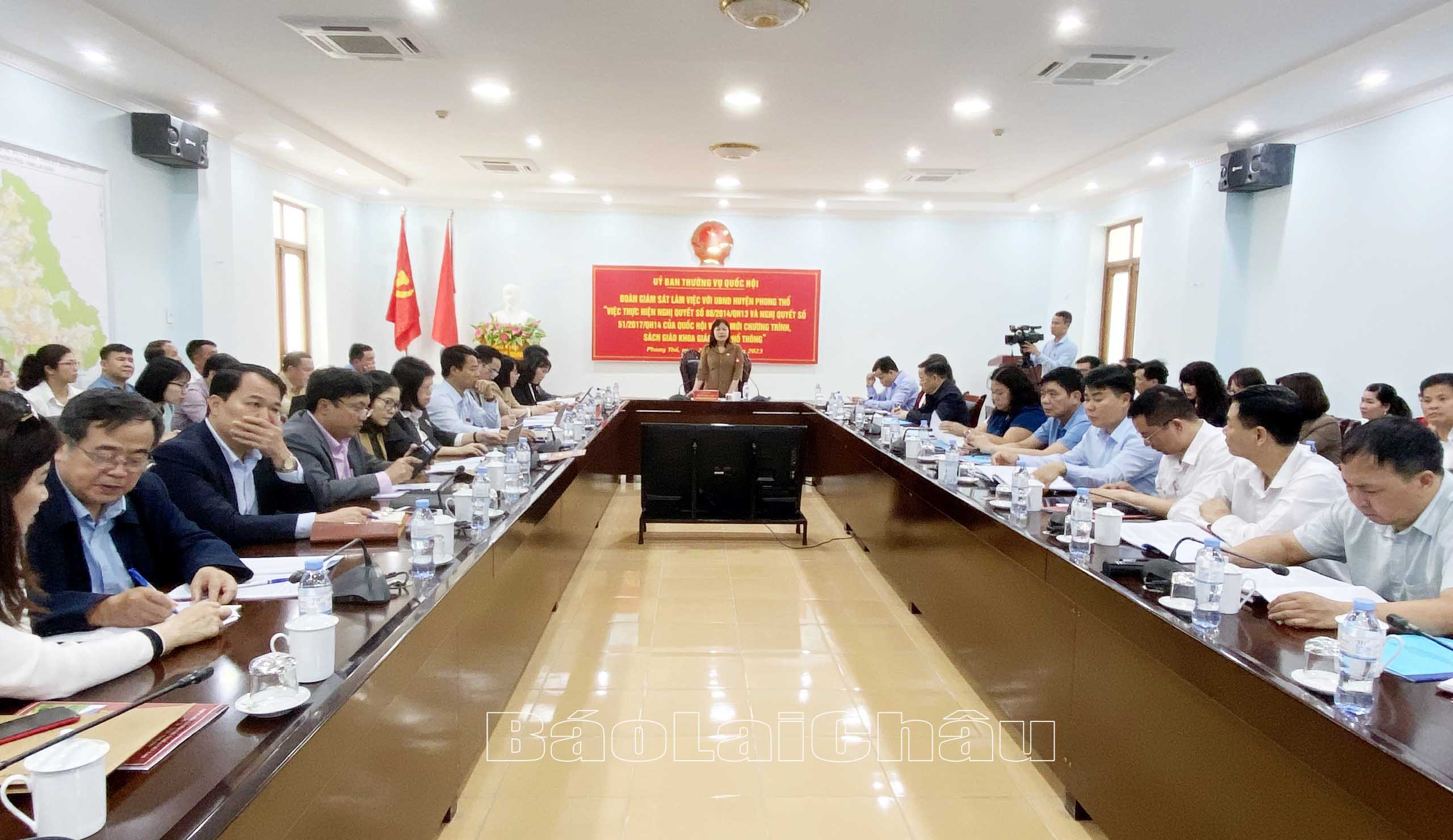 Quang cảnh buổi làm việc.